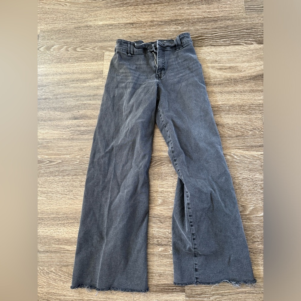 I am selling black Zara jeans!